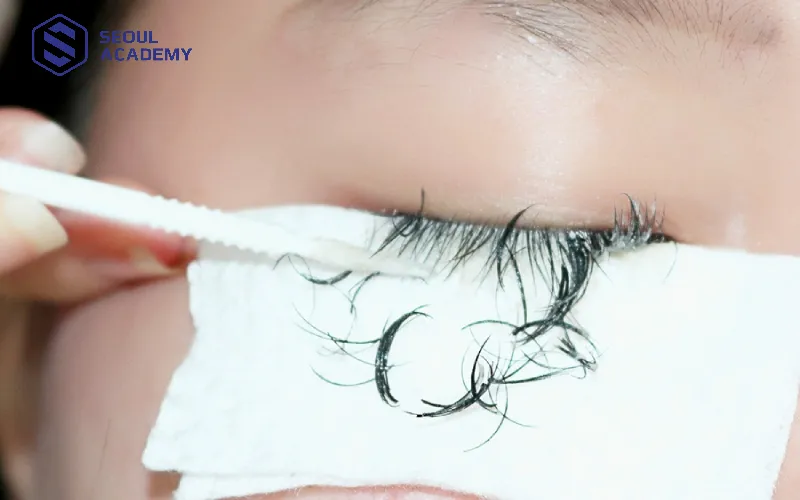 Tăm tháo mi kết hợp cùng gel/sáp tháo mi giúp người dùng dễ dàng tháo gỡ hàng mi giả Tăm tháo mi kết hợp cùng gel/sáp tháo mi giúp người dùng dễ dàng tháo gỡ hàng mi giả