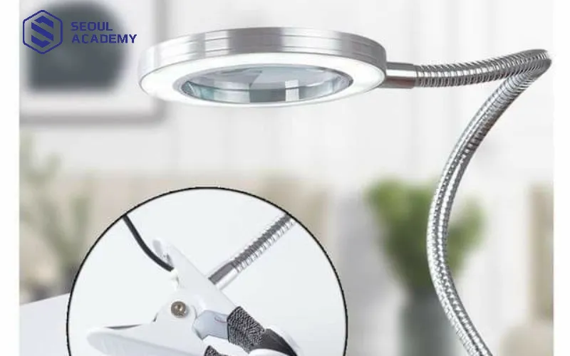 Đèn nối mi cần có để đảm bảo ánh sáng khi nối mi Đèn nối mi cần có để đảm bảo ánh sáng khi nối mi