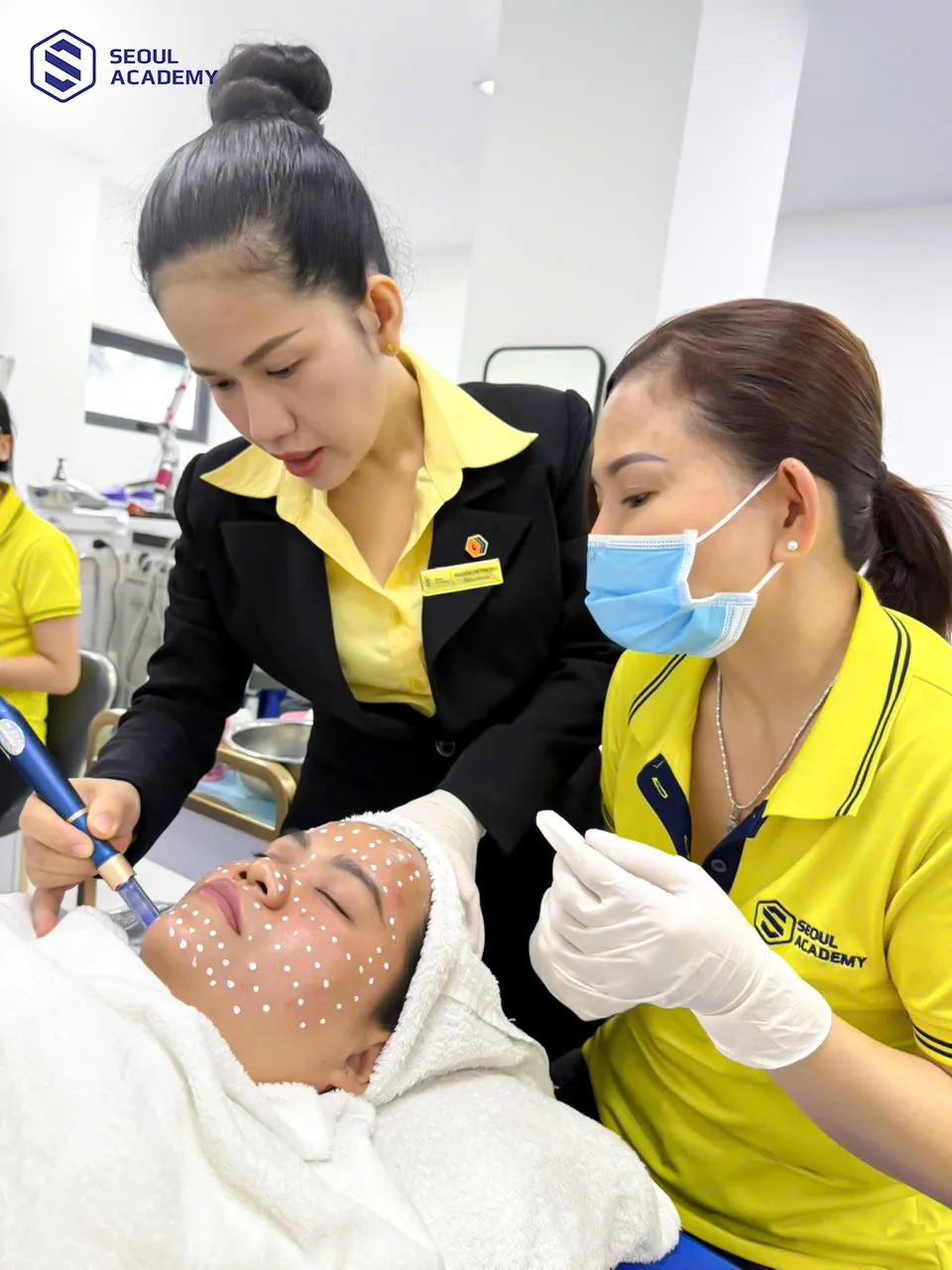 Cập nhật các phương pháp làm đẹp hiện đại trong giáo trình chăm sóc da