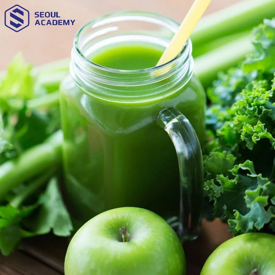 Sinh tố từ các loại rau xanh cũng là thức uống hữu ích cho làn da trẻ đẹp của phụ nữ sau 30 tuổi