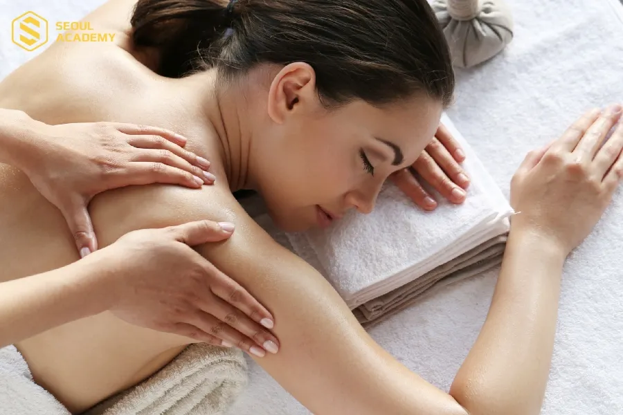 Vai là khu vực quan trọng dễ bị nhức mỏi và tập trung căng thẳng