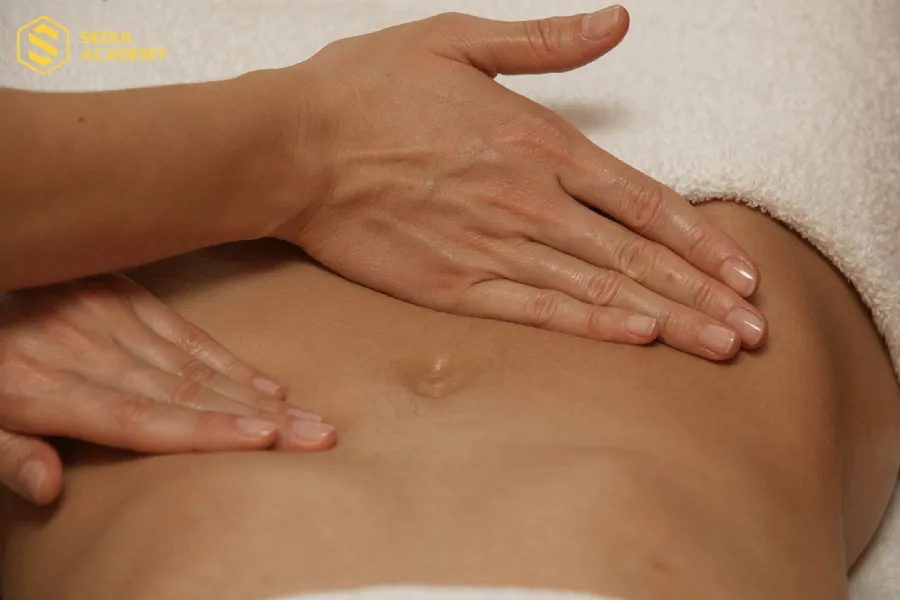 Kỹ thuật massage ngực và bụng giúp thư giãn, cải thiện vùng da bụng săn chắc