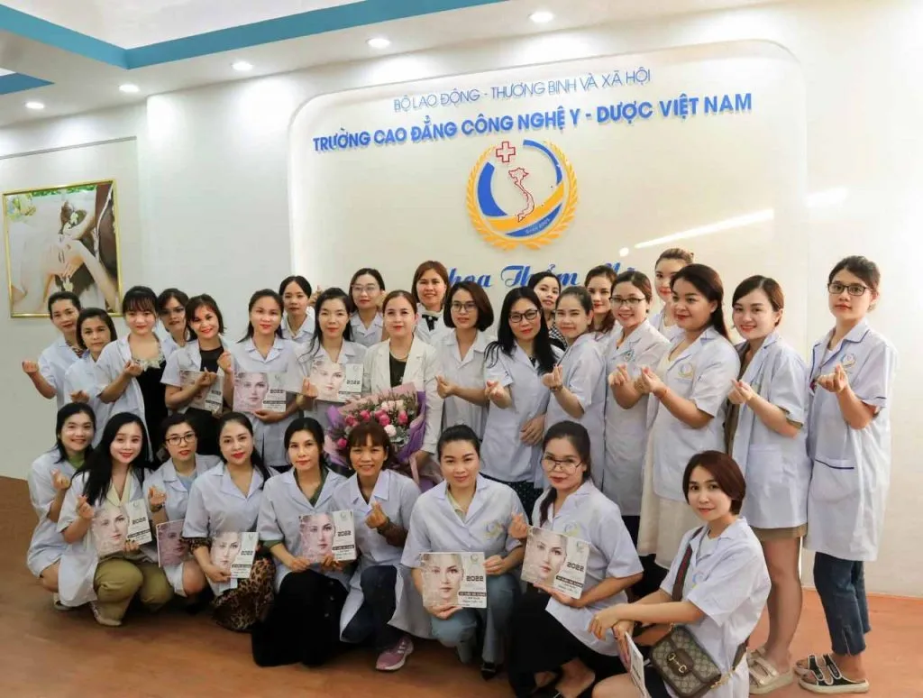 Học nghề chăm sóc người cao tuổi chuyên nghiệp tại Trường Cao đẳng Công nghệ Y dược Việt Nam