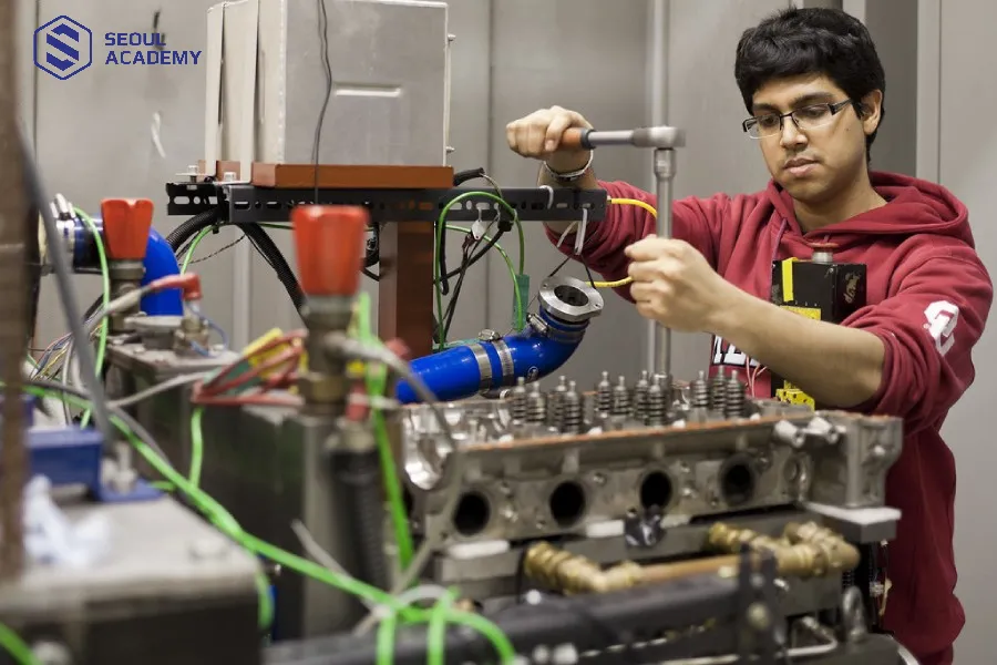 Kỹ thuật cơ khí rất được các bạn nam yêu thích Kỹ thuật cơ khí rất được các bạn nam yêu thích