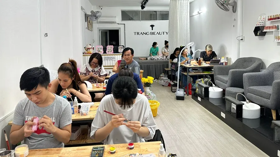 Trang beauty salon thu hút học viên với cam kết “học nhanh, ra nghề liền”