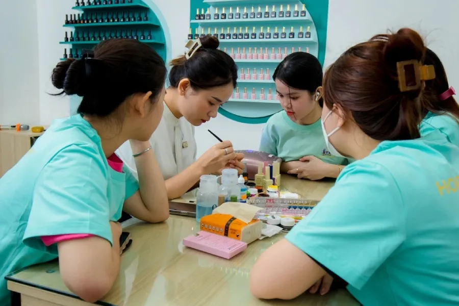 Các khóa học nghề nail đa dạng tại Honey Nails luôn là lựa chọn yêu thích của học viên