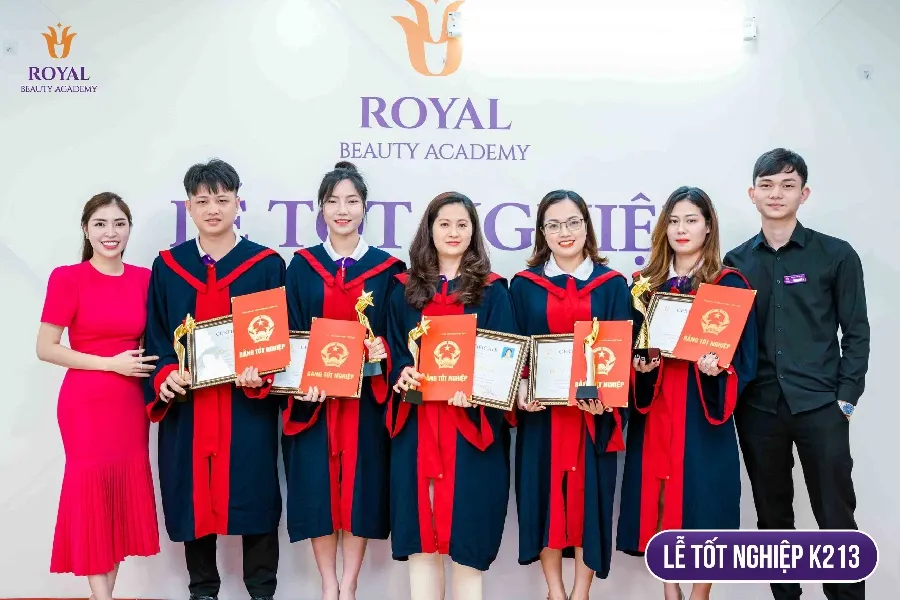 Buổi lễ tốt nghiệp đánh dấu bước tiến mới của học viên Royal Academy