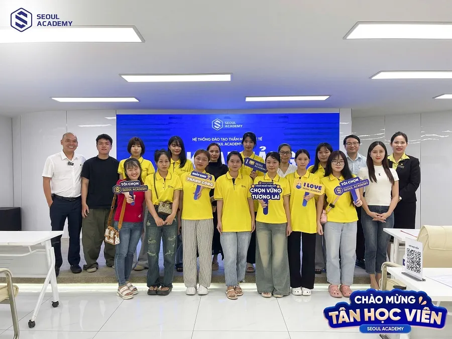 Seoul Academy nổi tiếng với các khóa đào tạo làm đẹp chuyên nghiệp, đặc biệt là khóa học nail