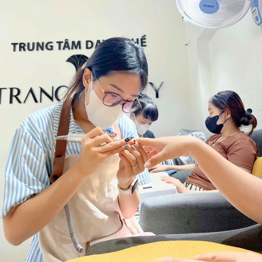 Trang Beauty Academy nổi tiếng với các khóa học nail chuyên nghiệp