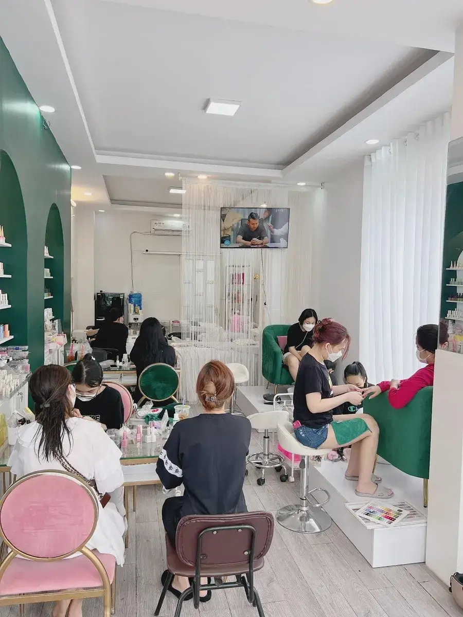 The Shine Nail & Beauty Room là nơi được nhiều học viên đánh giá cao về chất lượng đào tạo