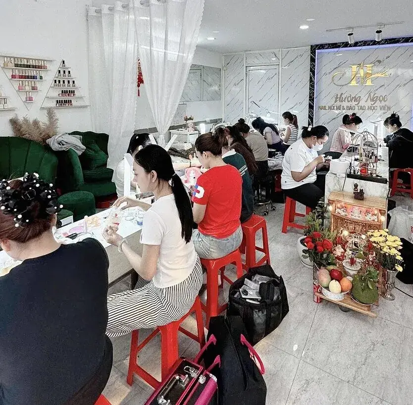 Học nghề nail từ cơ bản đến nâng cao tại Hương Ngọc
