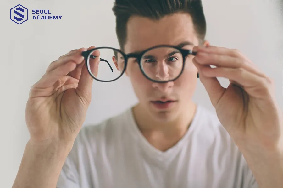 Nhu cầu đo khám mắt tăng khiến nhiều người chọn học nghề kính thuốc