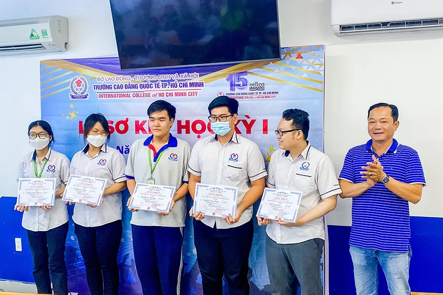 Trường Cao đẳng Quốc tế TPHCM cấp chứng chỉ hành nghề cho học viên