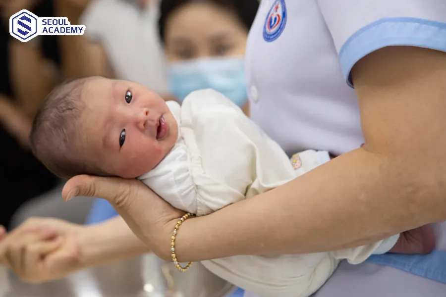 Khóa học chăm sóc mẹ và bé thường kéo dài từ 2,5 - 3 tháng