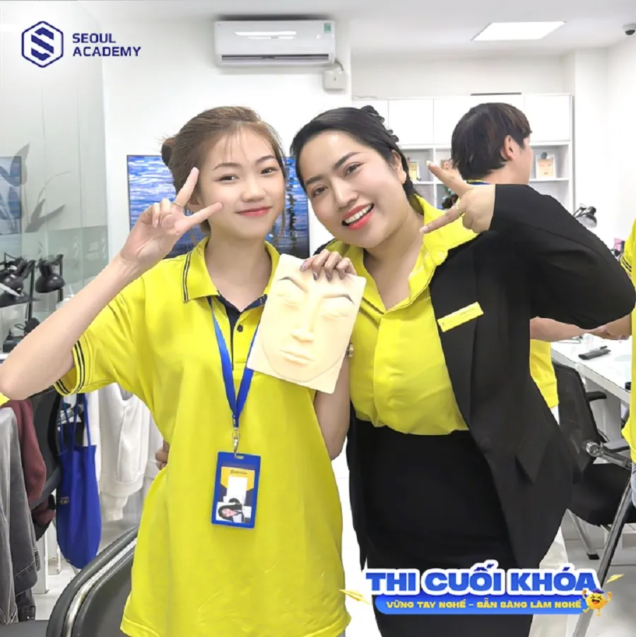 Bởi phun xăm về cơ bản là một nghề đòi hỏi sự chính xác của đôi tay cũng như con mắt thẩm mỹ, chứ không yêu cầu tư duy phức tạp như những ngành nghề kỹ thuật khác. Tuy nhiên, học nghề phun xăm thẩm mỹ cũng khó nếu bạn là người thiếu kiên nhẫn, nóng vội, dễ nản lòng.