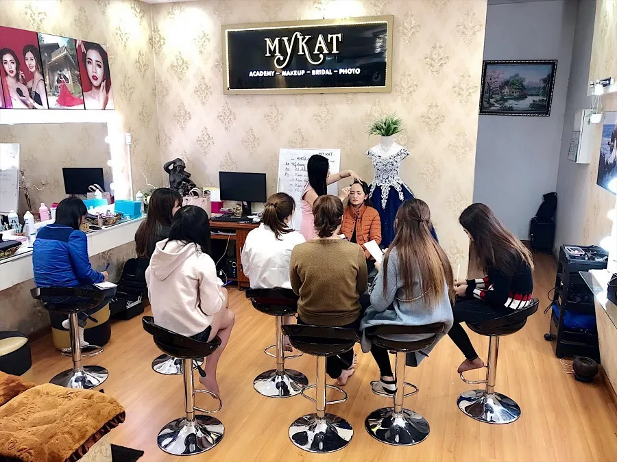 Buổi học trang điểm tại MyKat Studio