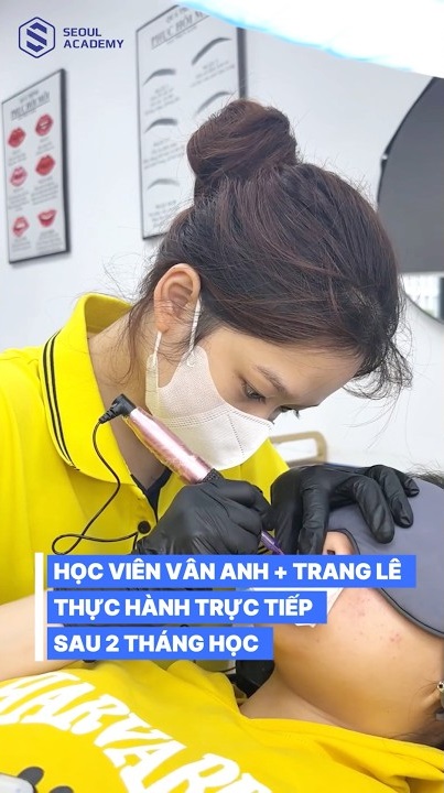 Học viên nhà Seoul Academy thực hành trực tiếp sau 2 tháng học phun xăm thẩm mỹ