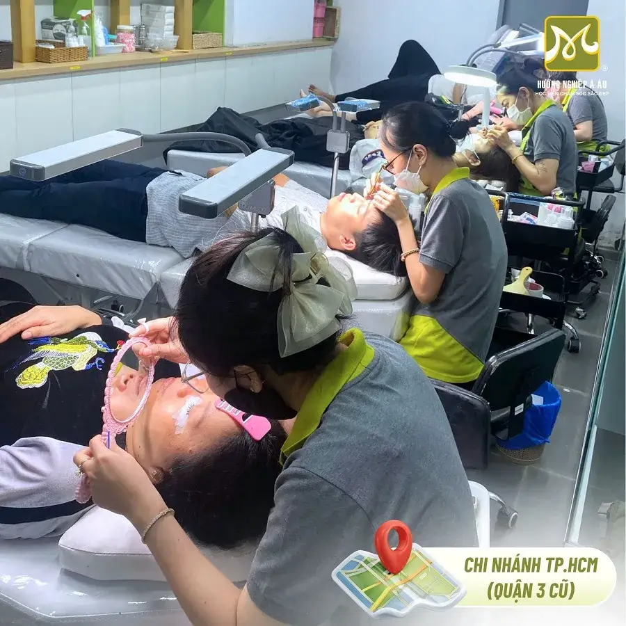 Học viện chăm sóc sắc đẹp Á Âu nổi tiếng với chương trình đào tạo bài bản