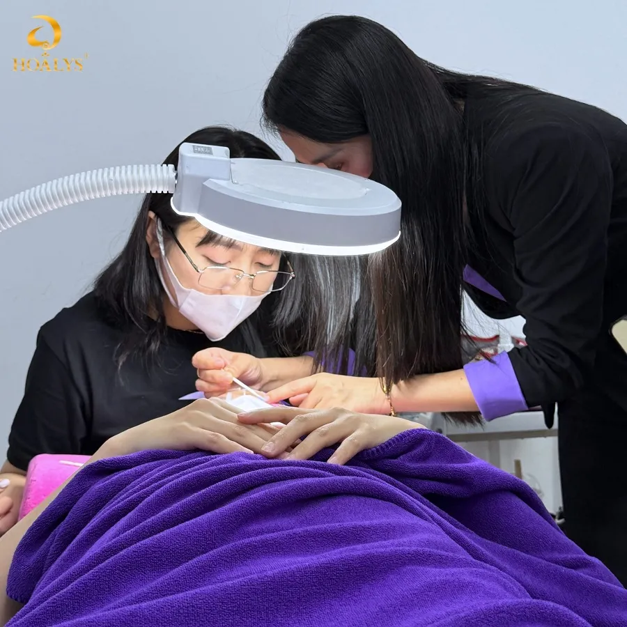 Giảng viên tại Hoalys Academy luôn theo sát, tận tình hướng dẫn cho học viên