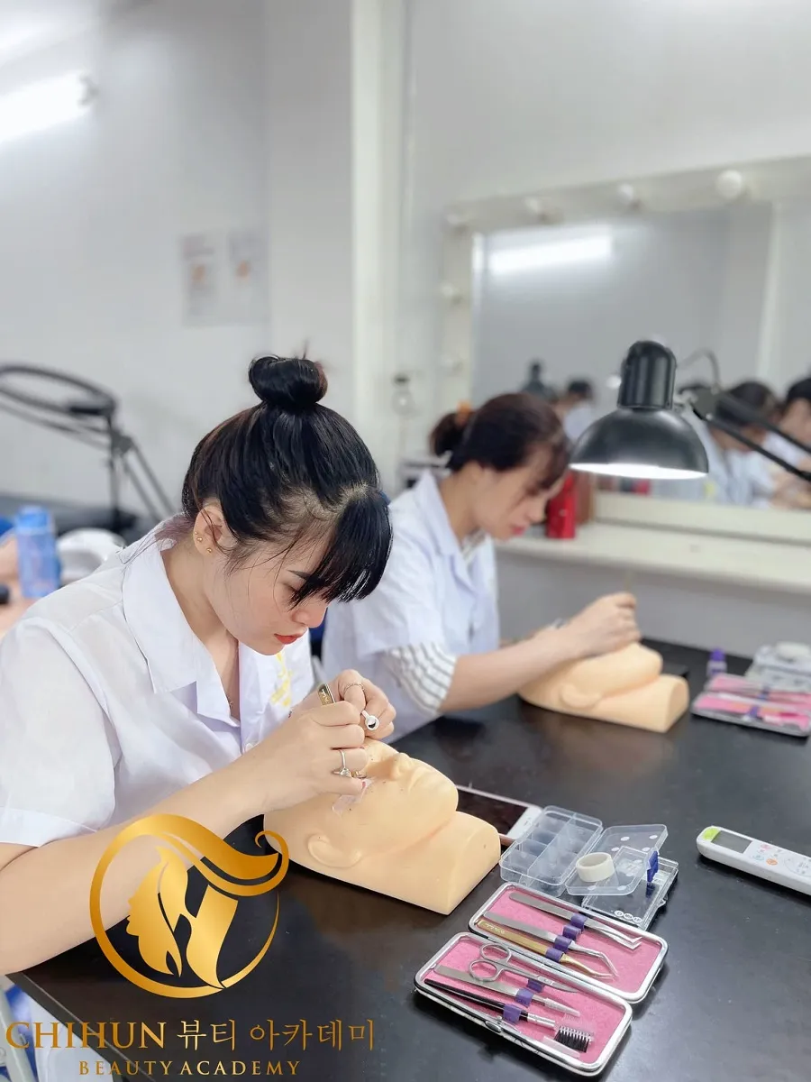 ChiHun Beauty Academy là địa chỉ uy tín về đào tạo nối mi cấp tốc