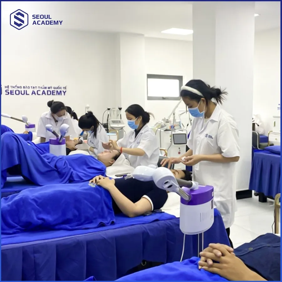 Khóa học spa cấp tốc là lộ trình đào tạo nghề được thiết kế tối ưu, tập trung vào các kỹ năng thực hành