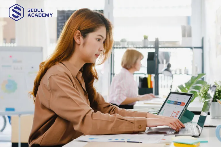 Nhân viên văn phòng phù hợp với cả nam và nữ