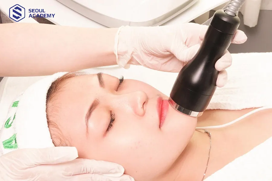 Máy di dưỡng chất giúp thẩm thấu các tinh chất