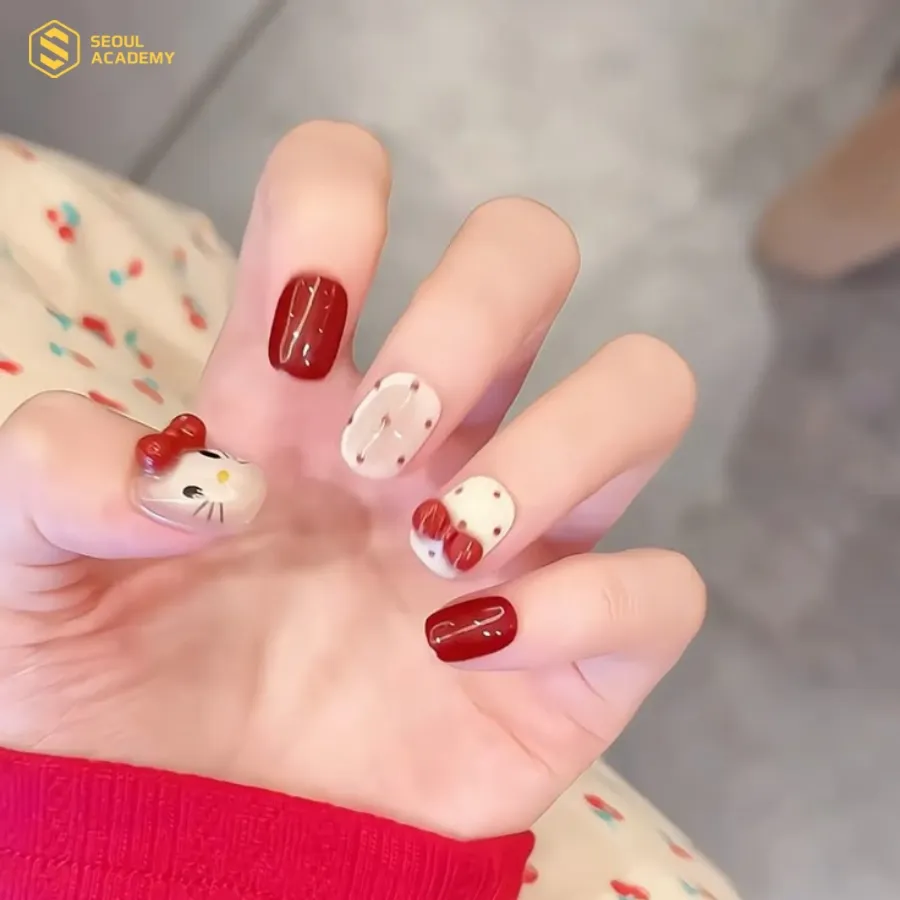 Bạn có thể diện nail hello kitty đỏ phối trắng này trong dịp Noel hay Tết sẽ rất nổi bật