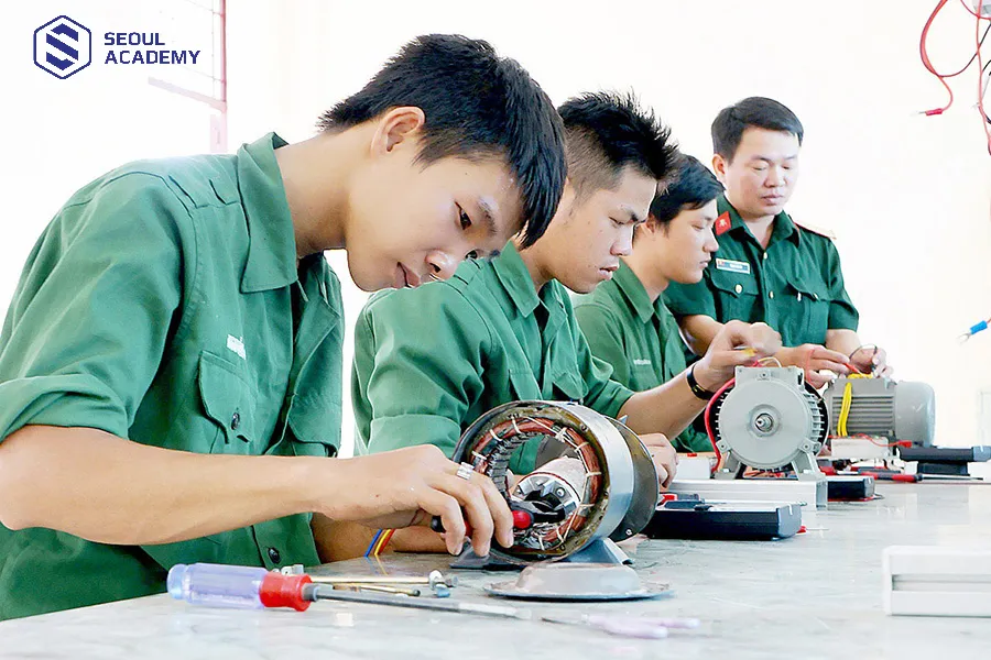 Bộ đội xuất ngũ có thể chọn học nghề điện, điện tử, điện công nghiệp,...