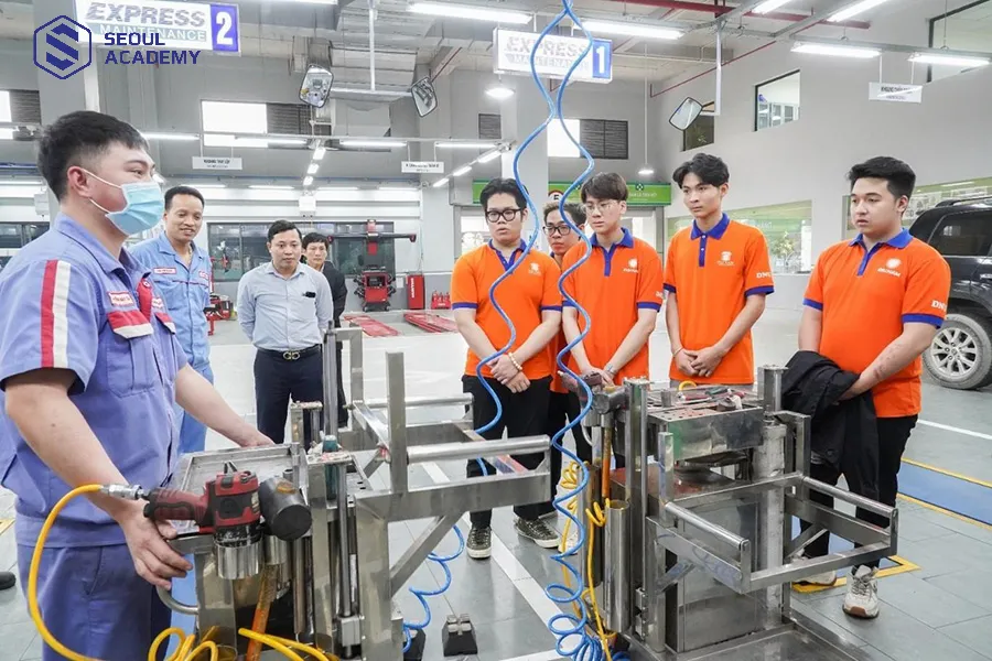 Công nghệ sửa chữa ô tô là 1 trong những ngành nghề bộ đội xuất ngũ có thể học