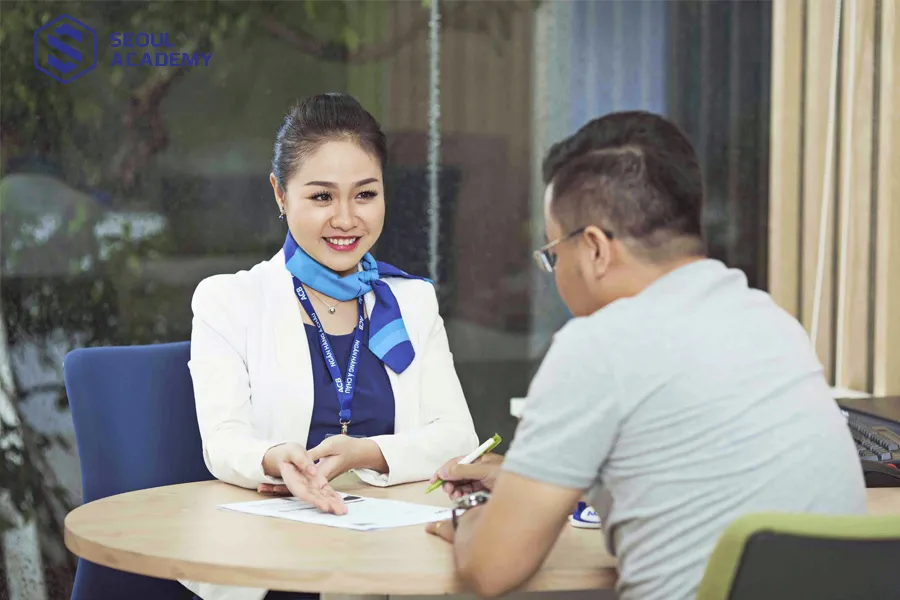 Nhân viên ngân hàng sử dụng rất ít tiếng Anh