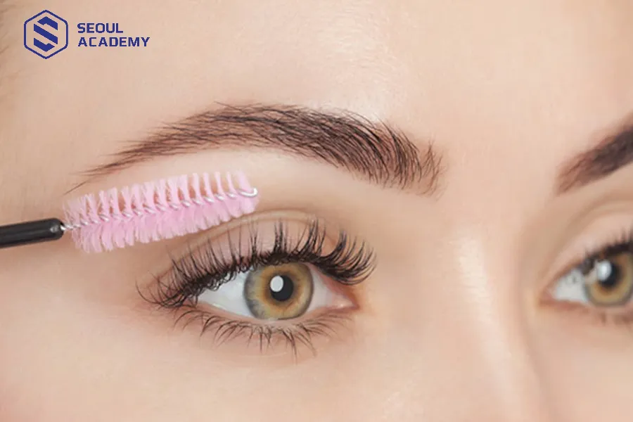 Chải mi đúng cách và thường xuyên để tránh mi bị rối Chải mi đúng cách và thường xuyên để tránh mi bị rối