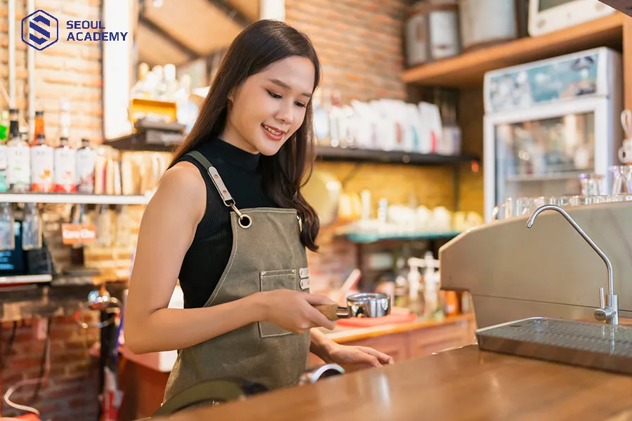 Mức lương khởi điểm của nhân viên pha chế nữ mới ra nghề từ 5-7 triệu/ tháng