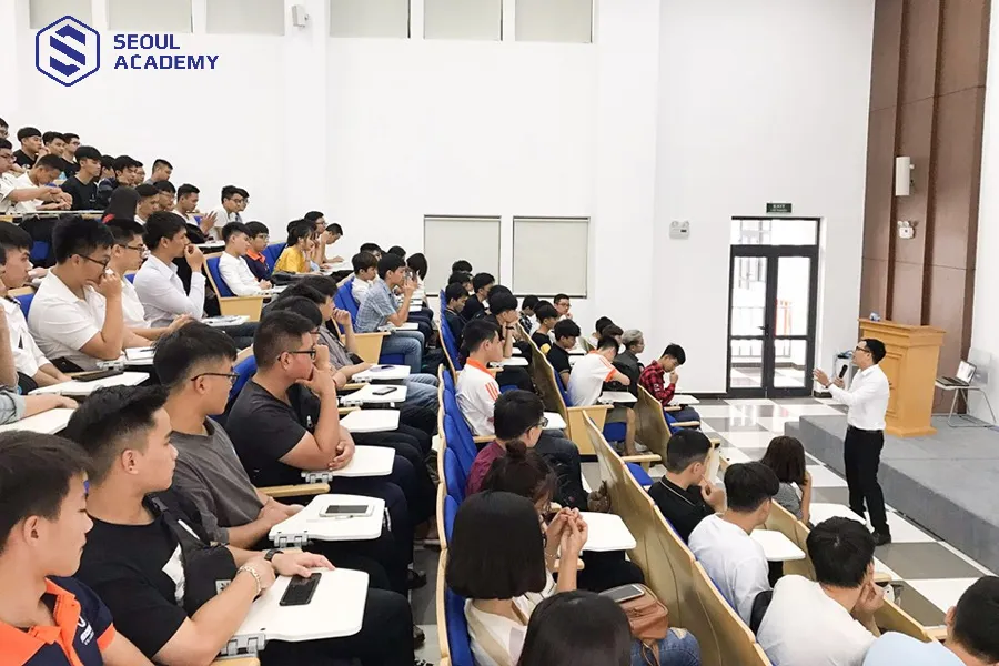 Học Đại học, sinh viên hoàn toàn tự chủ giờ học của mình Học Đại học, sinh viên hoàn toàn tự chủ giờ học của mình