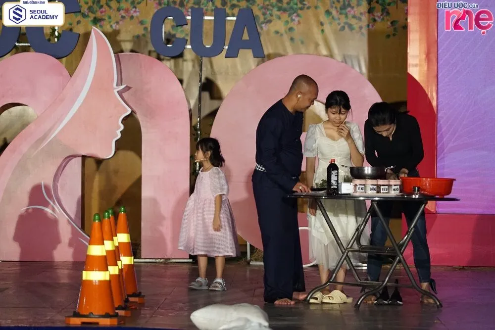 Vòng 1 diễn ra gay cấn đến từ đội thi Vân Trang và người kết nối Thái Phan Thanh Bình