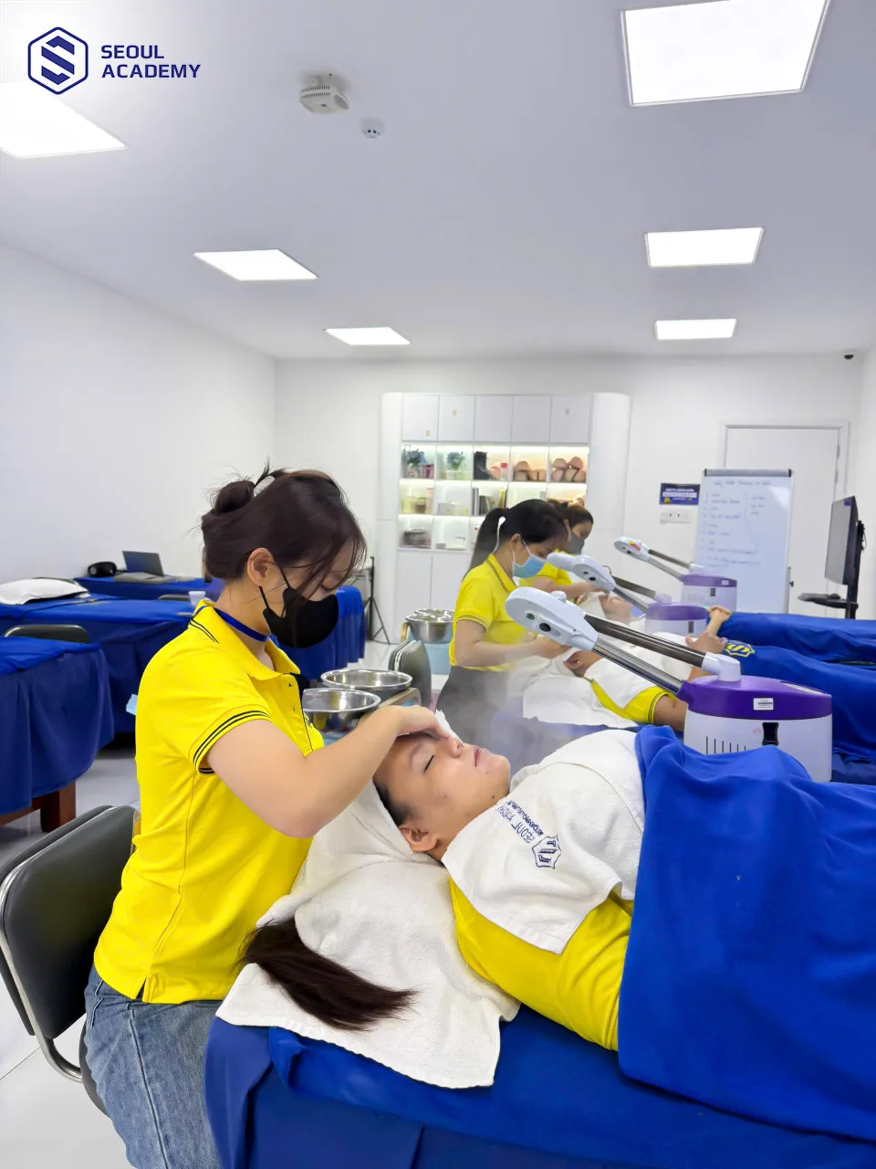 Phòng học tại Seoul Academy được trang bị đầy đủ máy móc, thiết bị hiện đại