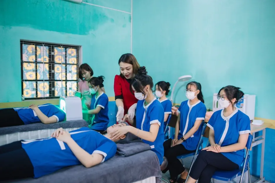 Lớp học Chăm sóc da tại trường Cao Đẳng Công nghiệp Huế
