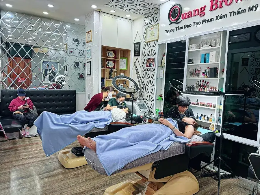Lớp học phun xăm thẩm mỹ tại Quang Brows