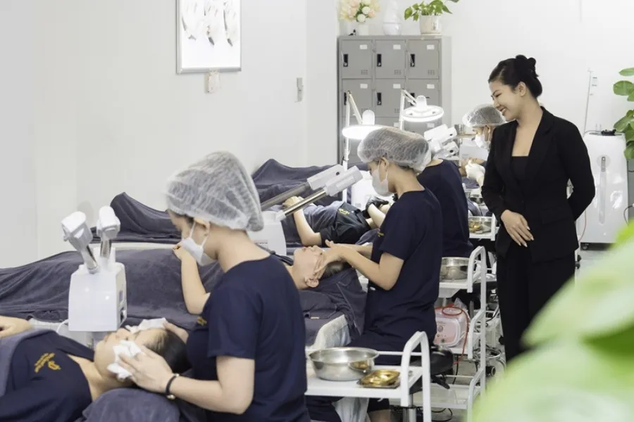 Khoảnh khắc học thực hành gần gũi và đầy hứng khởi tại Diva Academy