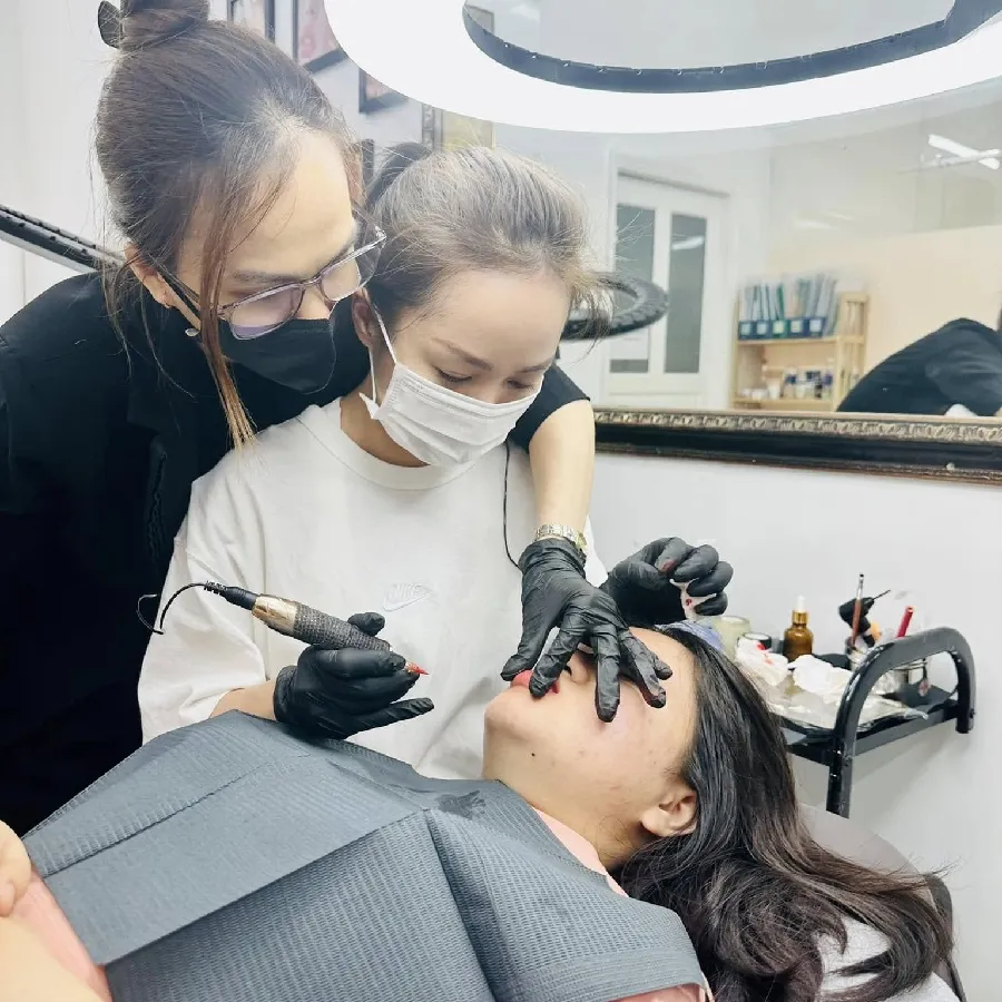 Giảng viên kèm cặp sát sao, hướng dẫn tận tình từng bước cho học viên