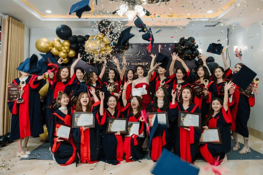 Các học viên tốt nghiệp tại Canh Phạm - Jang Võ Beauty Academy
