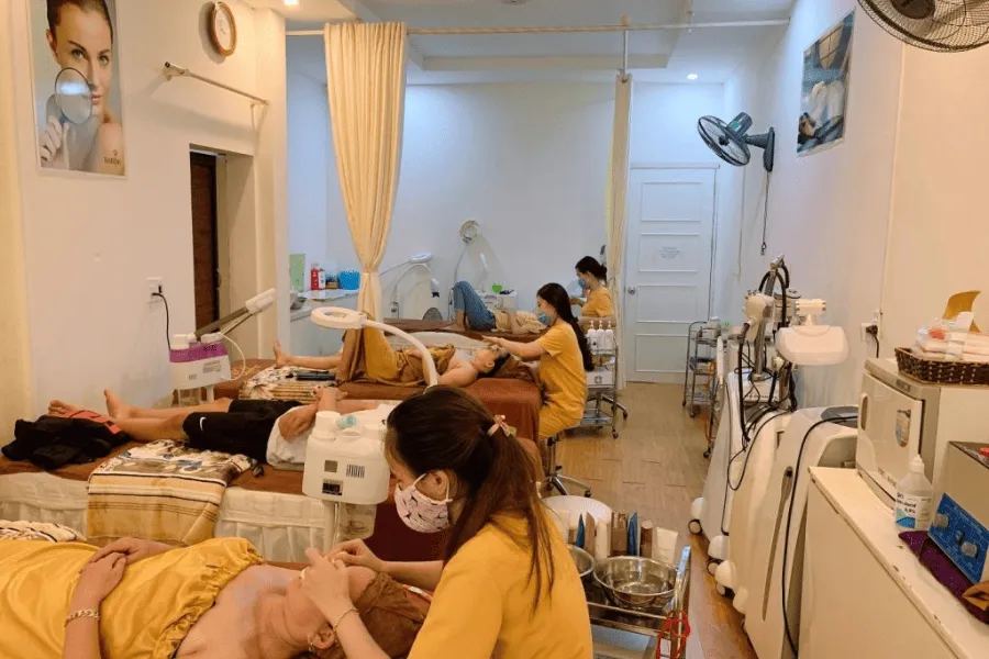 Sài Gòn Xinh Spa nổi bật với nhiều khóa học đa dạng