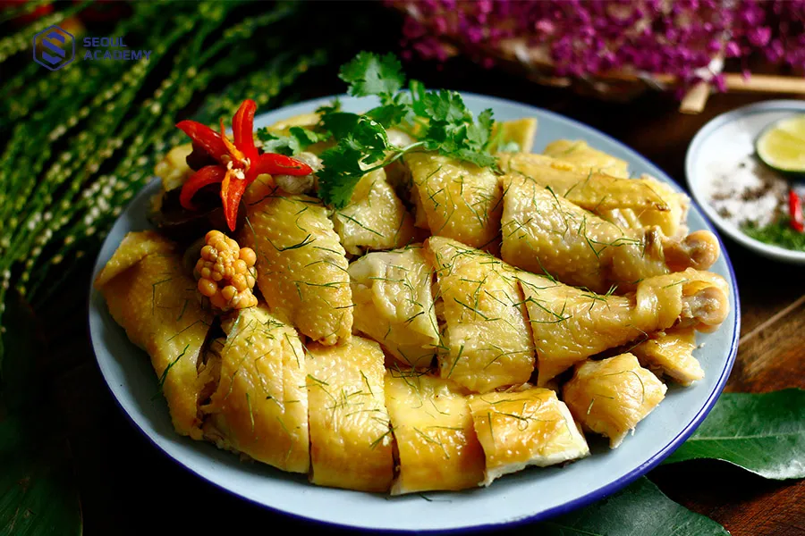 Tuổi Tý - Dần - Ngọ nên ăn thịt gà luộc vào ngày 1 mùng tết