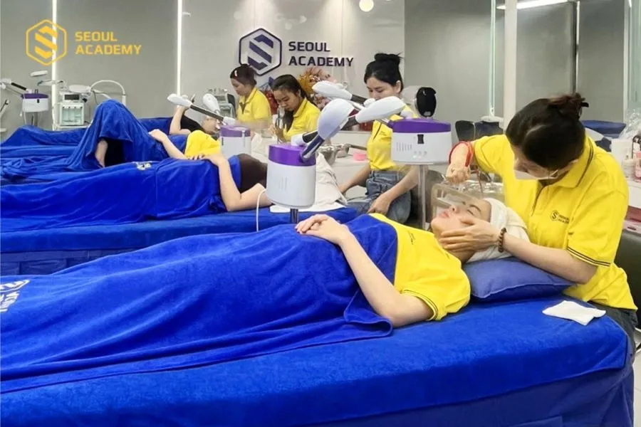 Học viên khi học tại Seoul Academy luôn được thực hành thực tế để vững tay nghề