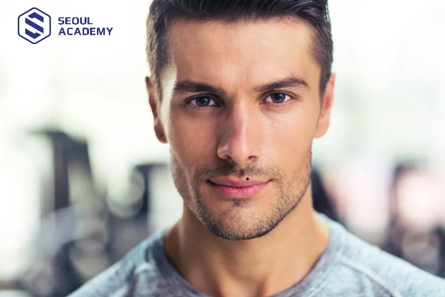 Nốt ruồi ở môi trên thu hút nhiều tài lộc