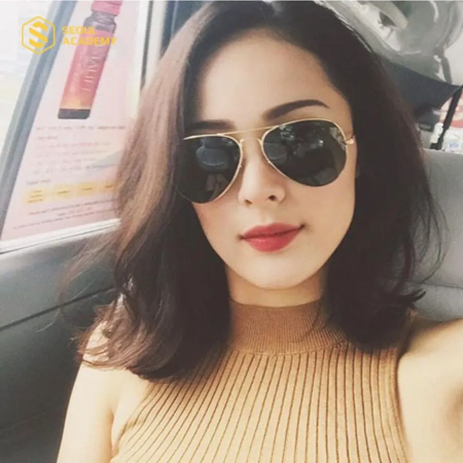 Kiểu tóc uốn này sẽ mang lại vẻ ngoài thanh lịch, dịu dàng đối với nhiều chị em ở độ tuổi 50 Kiểu tóc uốn này sẽ mang lại vẻ ngoài thanh lịch, dịu dàng đối với nhiều chị em ở độ tuổi 50