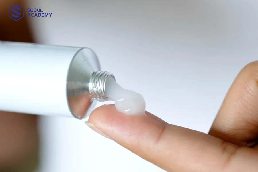 Chỉ nên dùng lượng thuốc mỡ vừa phải Chỉ nên dùng lượng thuốc mỡ vừa phải