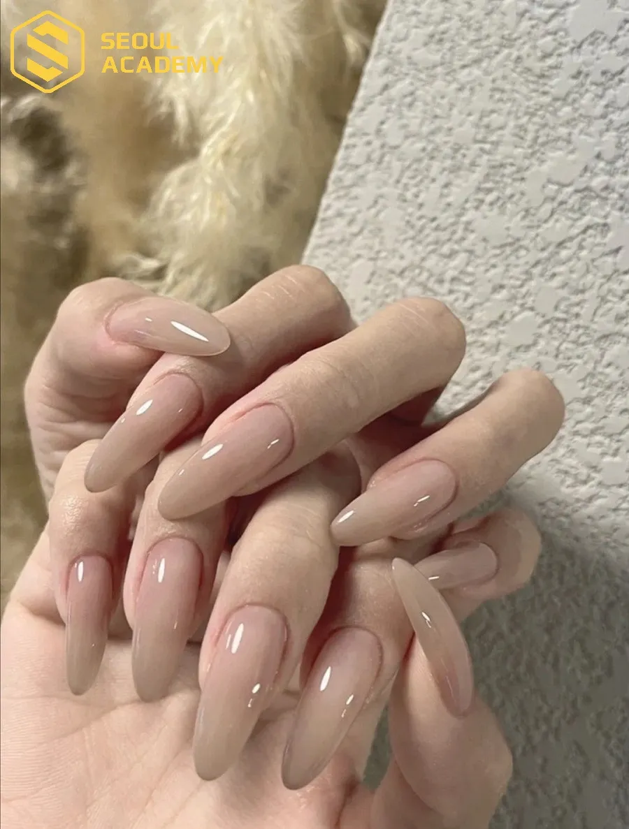 Gam màu nude mờ mịn hiện đại phù hợp với nhiều độ tuổi khác nhau mà không hề kén da