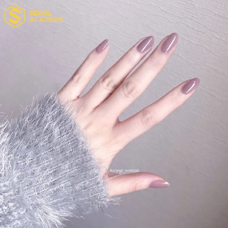 Sơn móng màu tím lavender mềm mại, lãng mạn dành cho cô nàng có làn da trắng sáng