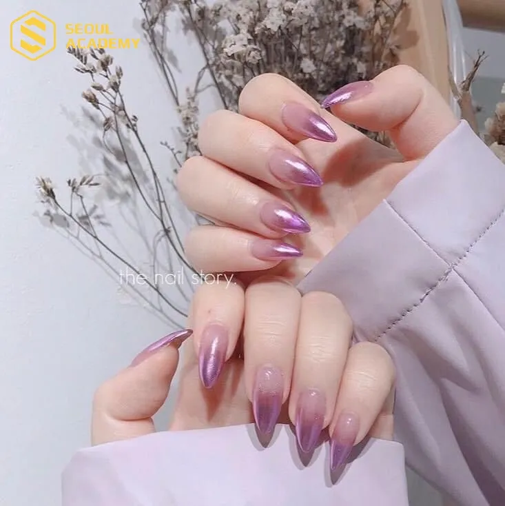 Kết hợp ombre màu tím cùng với màu hồng vừa ngọt ngào, vừa sáng tạo cho bộ móng của bạn thu hút hơn